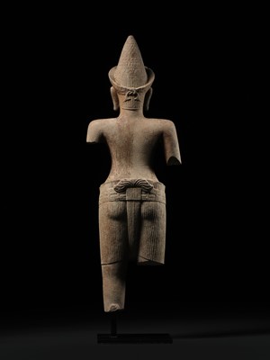 Lot 260 - A SANDSTONE FIGURE OF VISHNU, ANGKOR PERIOD, ANGKOR WAT STYLE