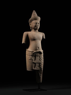 Lot 260 - A SANDSTONE FIGURE OF VISHNU, ANGKOR PERIOD, ANGKOR WAT STYLE