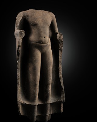 Lot 678 - A SANDSTONE TORSO OF BUDDHA SHAKYAMUNI, PRE-ANGKOR PERIOD, ANGKOR BOREI STYLE, 7TH-8TH CENTURY