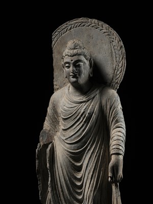 Lot 179 - A GRAY SCHIST FIGURE OF BUDDHA, ANCIENT REGION OF GANDHARA
