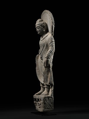 Lot 179 - A GRAY SCHIST FIGURE OF BUDDHA, ANCIENT REGION OF GANDHARA