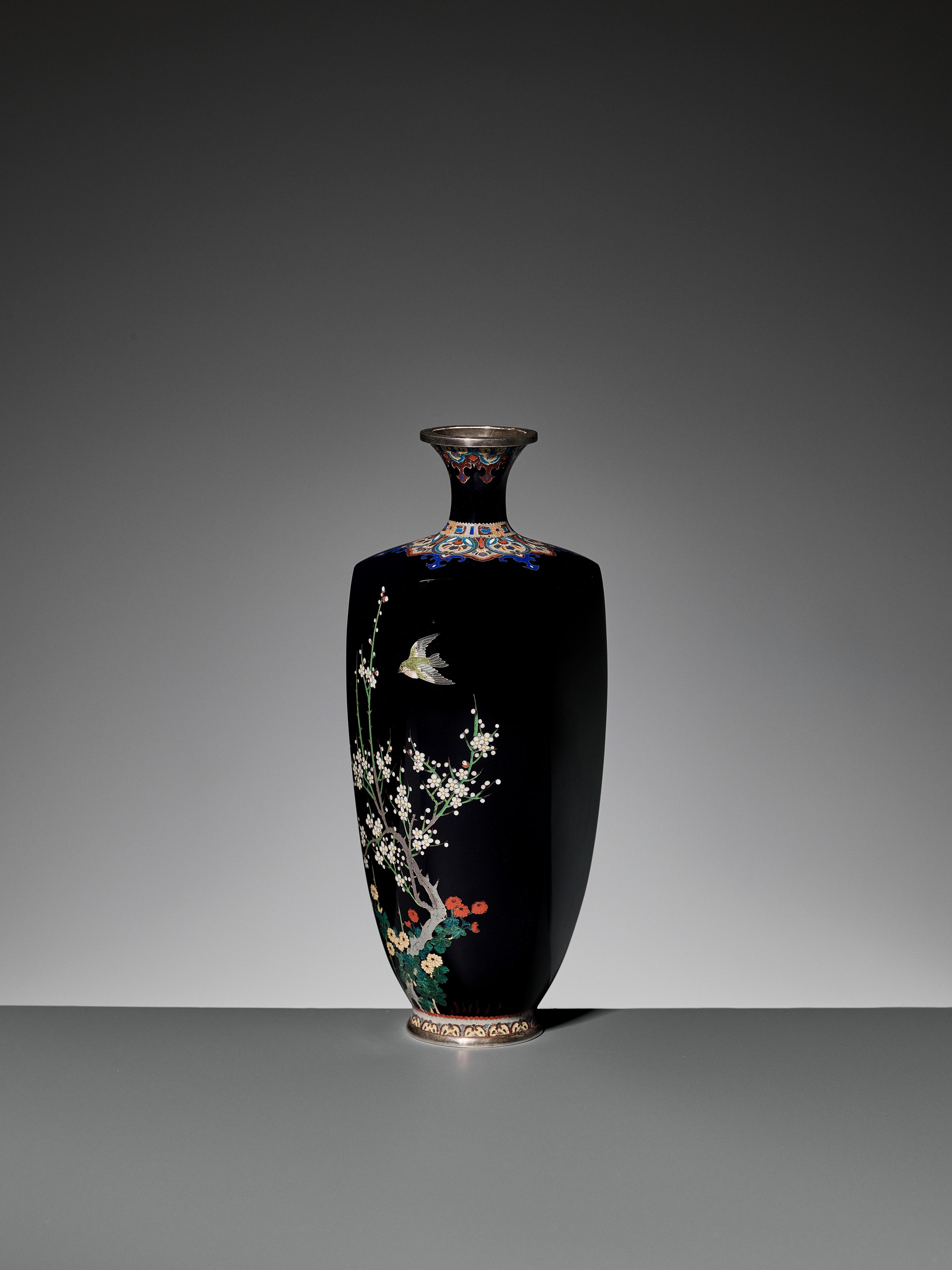 Lot 100 - NAMIKAWA YASUYUKI: A HEXAGONAL CLOISONNÉ