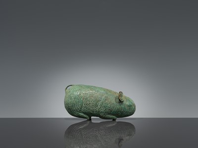 Lot 401 - A BRONZE FIGURE OF A RODENT, DONG SON CULTURE