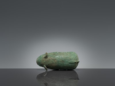 Lot 401 - A BRONZE FIGURE OF A RODENT, DONG SON CULTURE