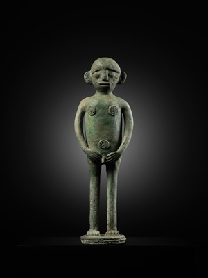 Lot 237 - A RARE BRONZE FIGURE OF A MAN, DONG SON CULTURE