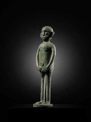 Lot 237 - A RARE BRONZE FIGURE OF A MAN, DONG SON CULTURE