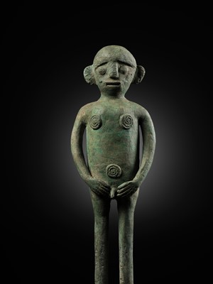 Lot 237 - A RARE BRONZE FIGURE OF A MAN, DONG SON CULTURE