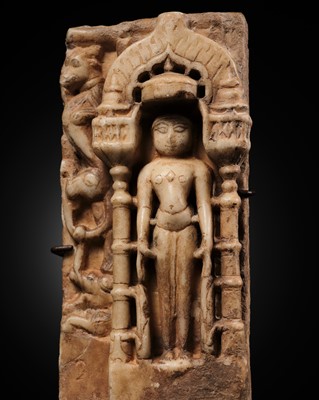 Lot 625 - A MARBLE RELIEF PANEL DEPICTING A JAIN SVETAMBARA TIRTHANKARA, WESTERN INDIA, 12TH-13TH CENTURY