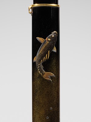 Lot 70 - A SUPERB GOLD AND BLACK LACQUER KISERUZUTSU (PIPE CASE) WITH A CARP