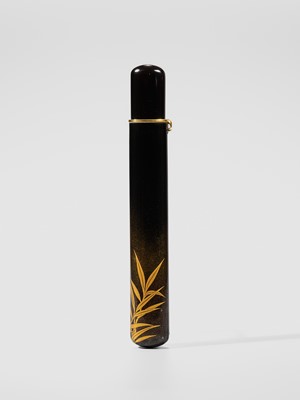 Lot 70 - A SUPERB GOLD AND BLACK LACQUER KISERUZUTSU (PIPE CASE) WITH A CARP