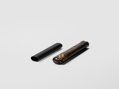 Lot 70 - A SUPERB GOLD AND BLACK LACQUER KISERUZUTSU (PIPE CASE) WITH A CARP
