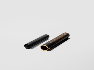 Lot 70 - A SUPERB GOLD AND BLACK LACQUER KISERUZUTSU (PIPE CASE) WITH A CARP