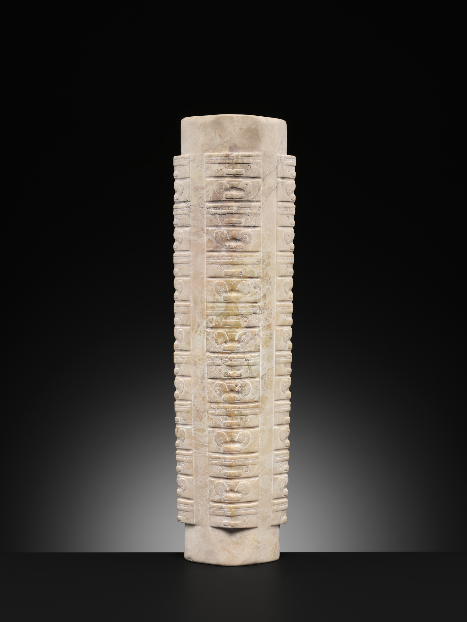 洋書 SCULPTURE A Chinese Painted Pottery Figure of a Court Lady, Tang