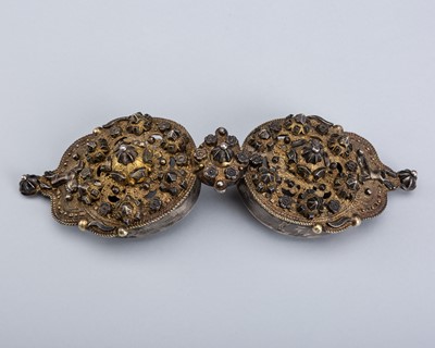 Lot 1324 - A LARGE GILT-SILVER BELT BUCKLE, 19TH CENTURY