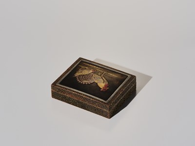 Lot 113 - A FINE LACQUER KOGO (INCENSE BOX) AND COVER WITH A COCKEREL AND HEN