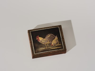 Lot 113 - A FINE LACQUER KOGO (INCENSE BOX) AND COVER WITH A COCKEREL AND HEN