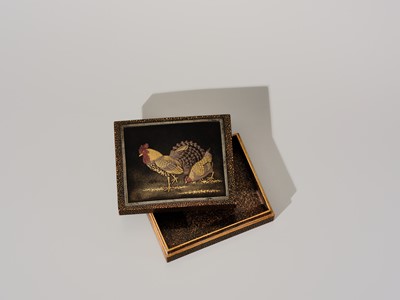 Lot 113 - A FINE LACQUER KOGO (INCENSE BOX) AND COVER WITH A COCKEREL AND HEN