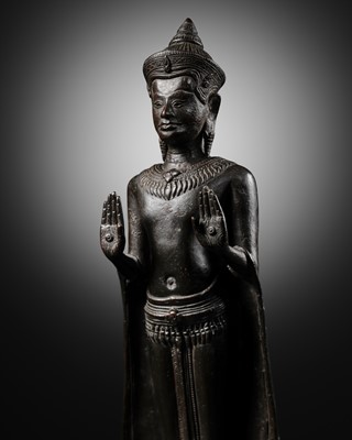 Lot 262 - A LARGE BRONZE FIGURE OF A CROWNED BUDDHA, BAYON STYLE, ANGKOR PERIOD