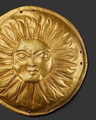 Lot 211 - A GOLD REPOUSSÉ ‘SUN’ ORNAMENT, HELLENISTIC PERIOD