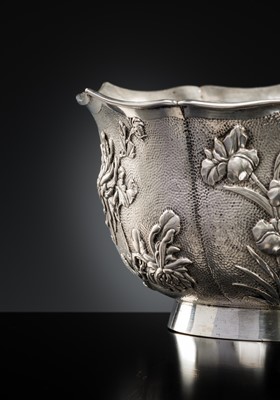 Lot 400 - AN EXPORT SILVER BOWL, MARKS OF WA CHUN AND YE ZHA, QING DYNASTY, CIRCA 1910