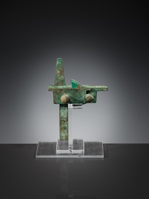 Lot 81 - AN ARCHAIC BRONZE CROSSBOW TRIGGER MECHANISM, JI, HAN DYNASTY
