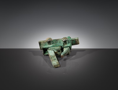 Lot 81 - AN ARCHAIC BRONZE CROSSBOW TRIGGER MECHANISM, JI, HAN DYNASTY