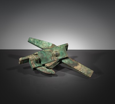 Lot 81 - AN ARCHAIC BRONZE CROSSBOW TRIGGER MECHANISM, JI, HAN DYNASTY