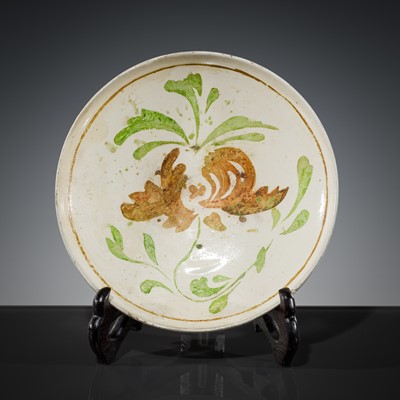 Lot 551 - A POLYCHROME-DECORATED CIZHOU ‘LOTUS’ DISH, JIN TO YUAN DYNASTY