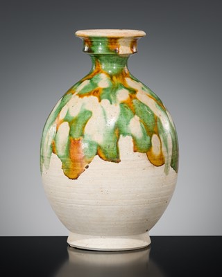 Lot 534 - A SANCAI-GLAZED BOTTLE VASE, TANG DYNASTY