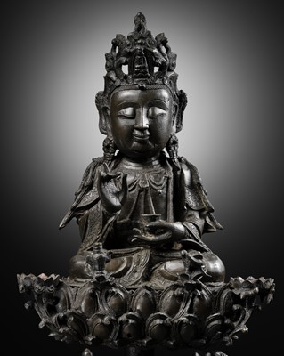 Lot 52 - A BRONZE FIGURE OF GUANYIN, MING DYNASTY