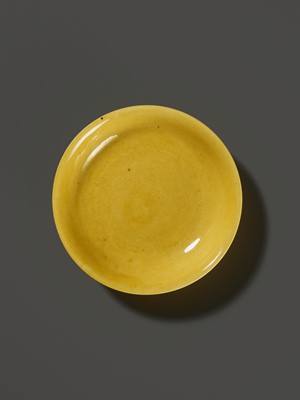 Lot 149 - A SMALL IMPERIAL YELLOW-GLAZED DISH, JIAJING MARK AND PERIOD, 1521-1567
