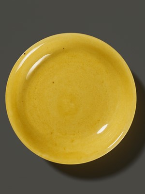 Lot 149 - A SMALL IMPERIAL YELLOW-GLAZED DISH, JIAJING MARK AND PERIOD, 1521-1567