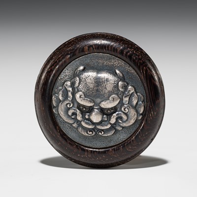 Lot 541 - A SILVER AND WOOD KAGAMIBUTA DEPICTING A ROOF TILE WITH ONI MASK (ONIGAWARA)