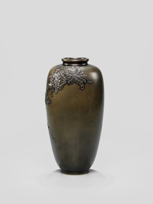 Lot 42 - MIYABE ATSUYOSHI: A FINE INLAID BRONZE VASE DEPICTING A MONKEY ON A WISTERIA TREE