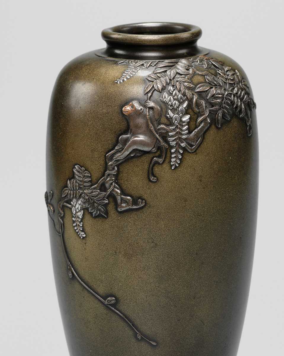 Lot 42 - MIYABE ATSUYOSHI: A FINE INLAID BRONZE VASE DEPICTING A MONKEY ON A WISTERIA TREE