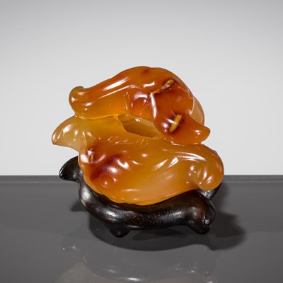 Lot 421 - AN AGATE ‘WATER CALTROPS’ PENDANT, QING DYNASTY