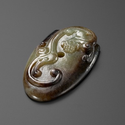 Lot 448 - A CELADON AND BROWN JADE ‘CHILONG’ PENDANT, SHE, LATE MING TO EARLY QING DYNASTY