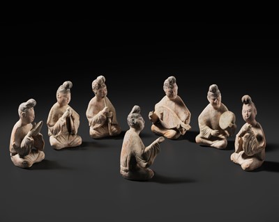 A RARE GROUP OF SEVEN PAINTED POTTERY MUSICIANS, TANG DYNASTY