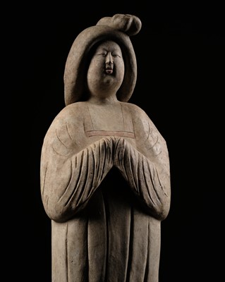 Lot 133 - A MONUMENTAL (102 CM) AND EXTREMELY RARE PAINTED POTTERY FIGURE OF A COURT LADY, TANG DYNASTY