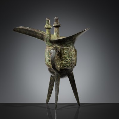 Lot 396 - AN ARCHAISTIC BRONZE RITUAL TRIPOD VESSEL, JUE, QING DYNASTY