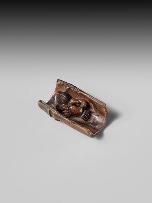 Lot 172 - HOKUTEI: A WOOD NETSUKE OF A CRAB AND A CLAM IN A SEGMENT OF BAMBOO