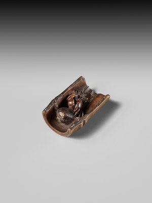 Lot 172 - HOKUTEI: A WOOD NETSUKE OF A CRAB AND A CLAM IN A SEGMENT OF BAMBOO