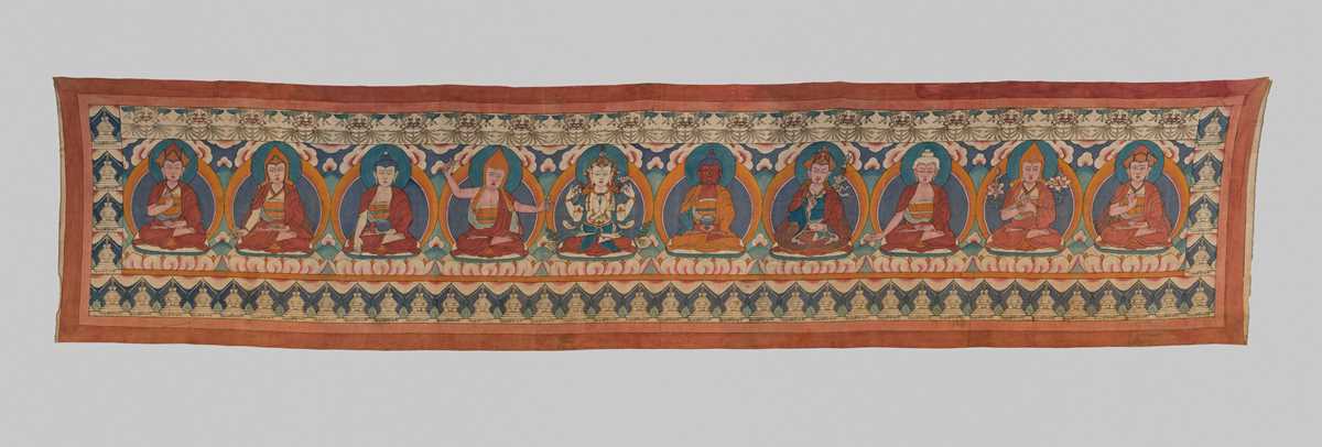 Lot 101 - A LARGE (527 CM) TEMPLE BANNER WITH TEN BUDDHAS AND LAMAS, TIBET, 19TH CENTURY OR EARLIER