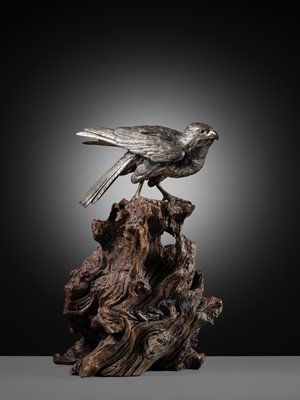 Lot 54 - GYOKKO: AN IMPRESSIVE AND LARGE SILVERED BRONZE OKIMONO OF A GOSHAWK