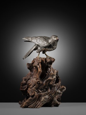 Lot 54 - GYOKKO: AN IMPRESSIVE AND LARGE SILVERED BRONZE OKIMONO OF A GOSHAWK