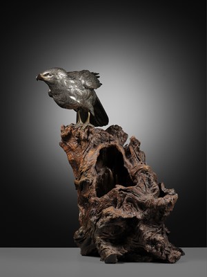 Lot 54 - GYOKKO: AN IMPRESSIVE AND LARGE SILVERED BRONZE OKIMONO OF A GOSHAWK