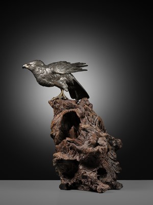 Lot 54 - GYOKKO: AN IMPRESSIVE AND LARGE SILVERED BRONZE OKIMONO OF A GOSHAWK