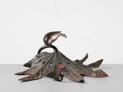 Lot 68 - A FINE BRONZE OKIMONO OF A SPARROW ON AN ARALIA LEAF