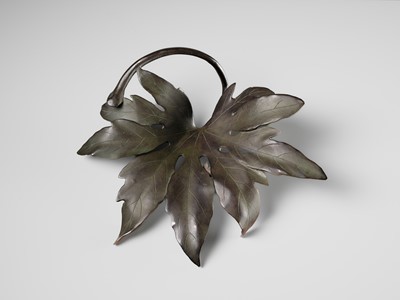 Lot 68 - A FINE BRONZE OKIMONO OF A SPARROW ON AN ARALIA LEAF