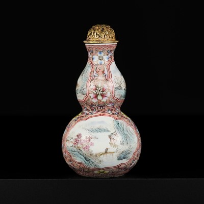 Lot 121 - AN IMPERIAL FAMILLE ROSE PORCELAIN SNUFF BOTTLE, JIAQING MARK AND PERIOD